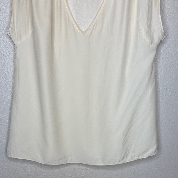 Parker 100% Silk‎ Blouse Cream V-Neck with Chain Detail - Small - Picture 4 of 8